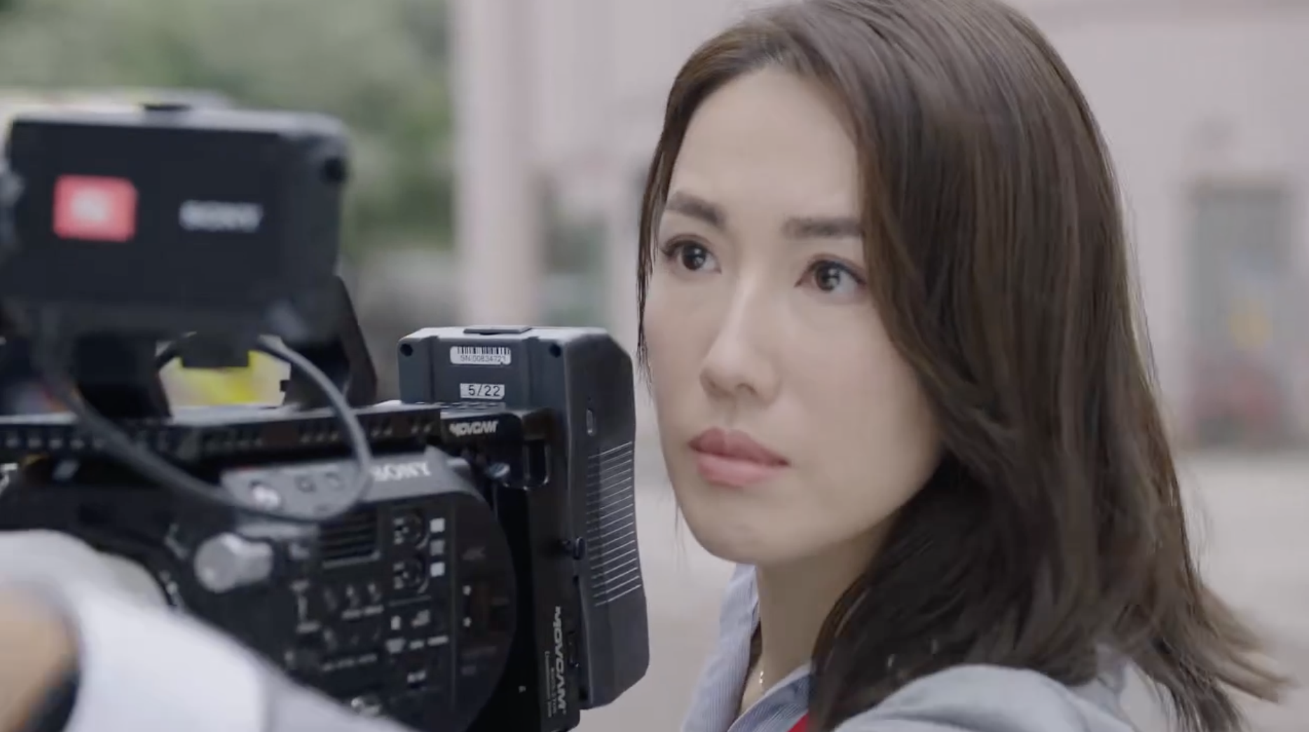 休閒款背囊是指張家妍(李施嬅 飾)